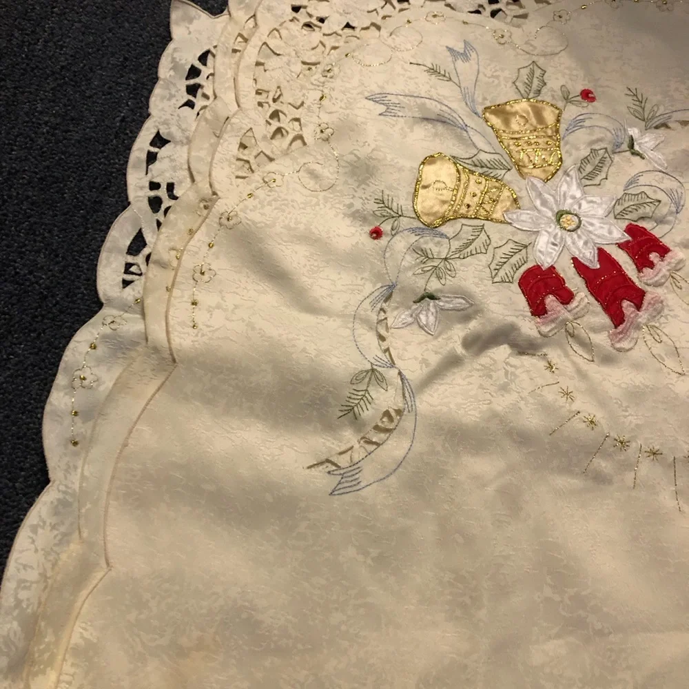 Beautiful table cloth & napkins